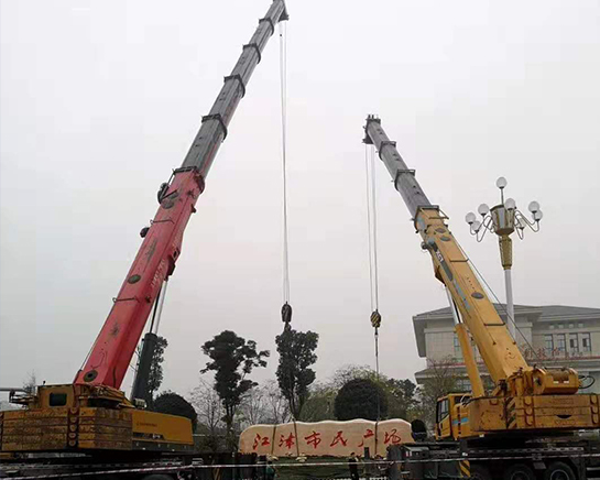 石家庄广场精神堡垒吊车安装